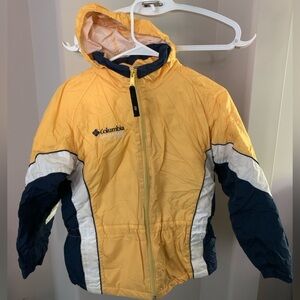 Kids Columbia Challenger Jacket size 10-12, used in good condition.